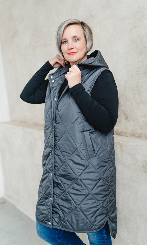 Dámská prošívaná vesta Lara dlouhá tmavě šedá